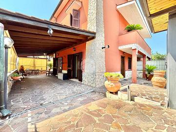 PORZIONE DI BIFAMILIARE A ROMA