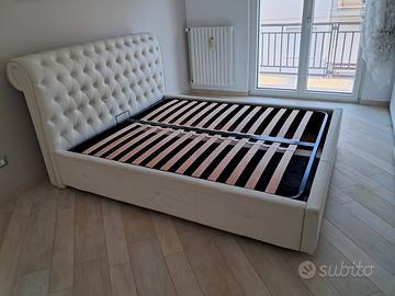 Letto contenitore matrimoniale.