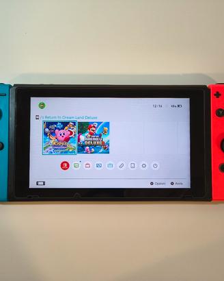 Nintendo Switch con vetrino protettivo