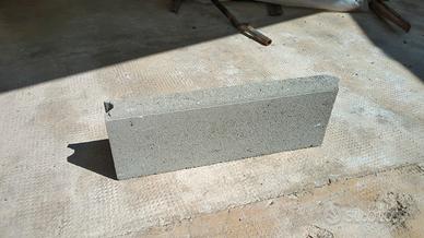 Cordolo in cemento grigio  50x6x17.5