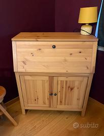 Scrittorio a ribalta Hemnes di Ikea