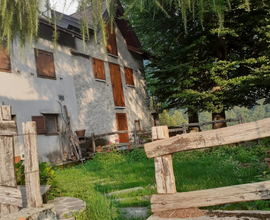 Casa di montagna immersa nel verde
