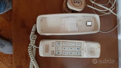 2 vecchi telefoni fissi