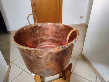 Antica caldera in rame
