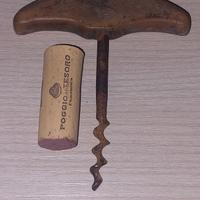 Antico cavatappi manico legno