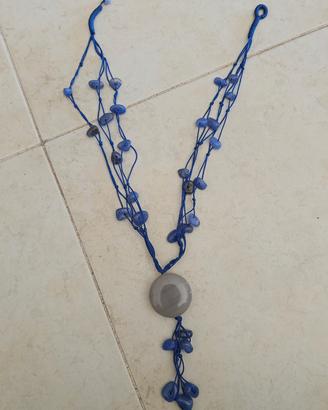 collana di pietra azzurra 
