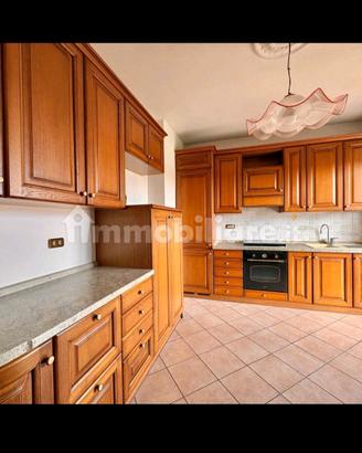 Cucina completa con elettrodomestici 