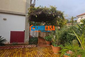 Baida/Villini - Villa su 2 elevazioni ampi spazi.