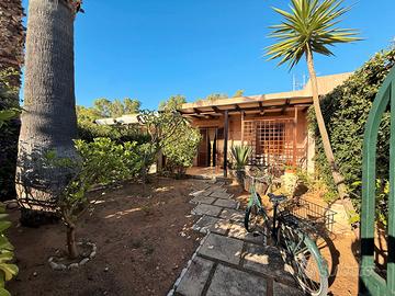 Villetta a schiera con verande e giardino