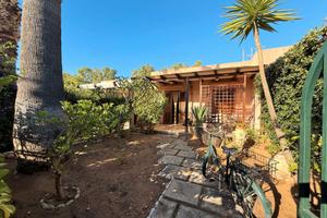 Villetta a schiera con verande e giardino