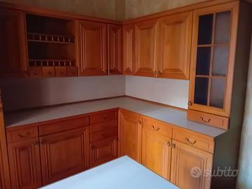 Cucina in legno massiccio