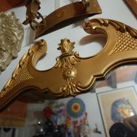 Specchio stile antico con cornice color dorato