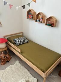 Lettino in legno con sbarra laterale ikea