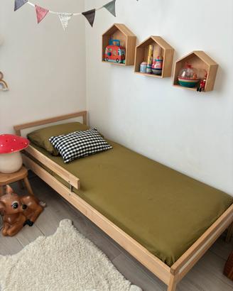 Lettino in legno con sbarra laterale ikea