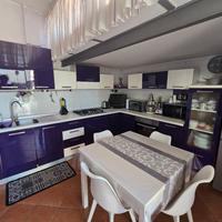 Cucina Viola Melanzana e bianco 