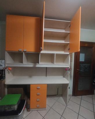 Scrivania  studio con libreria e pensili 