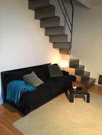 Divano in pelle e tessuto