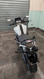 Moto Yamaha fzr 600