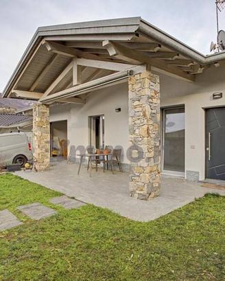 Villa di 143 m² con 5 locali e posto auto a Mesenz