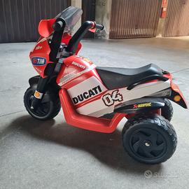 Moto Ducati Desmosedici Peg Perego