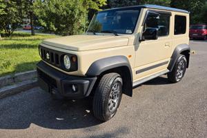Suzuki Jimny 4 posti con gancio traino