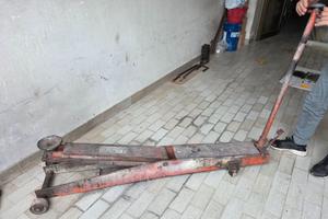 Sollevatore idraulico