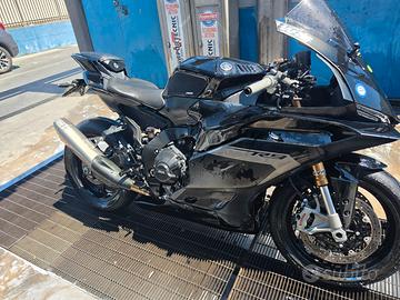 Yamaha r9