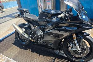 Yamaha r9