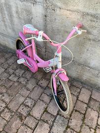 Bici per bambino e bambina pronte per luso