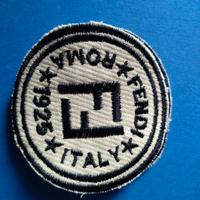 fendi stemma ricamato