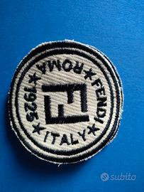 fendi stemma ricamato