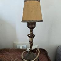 Lampada con scultura in bronzo