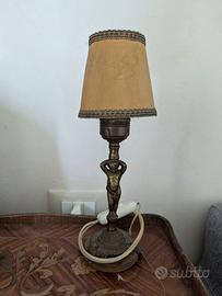 Lampada con scultura in bronzo