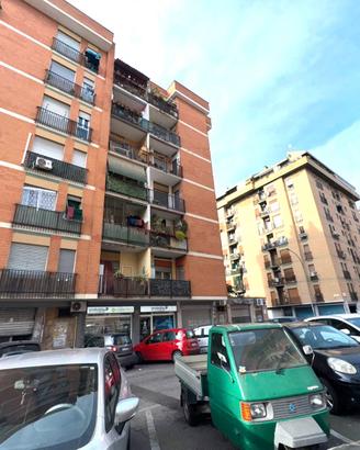 Magliana - locale commerciale