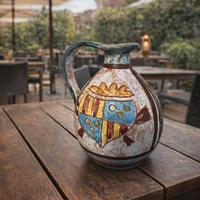 Brocca in ceramica decorata