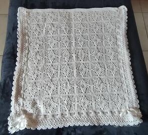 Copertina neonata/bambina ricamata a mano