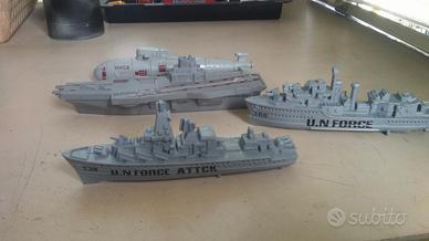 Navi e sottomarino in plastica vintage