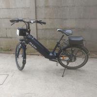 Bici elettrica marca PLAY