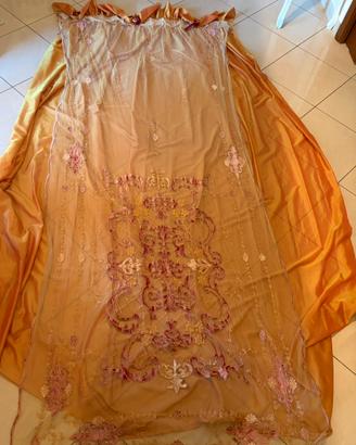 Tenda d’arredo vintage in organza ricamata