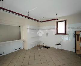 NEGOZIO A SAN SEBASTIANO CURONE
