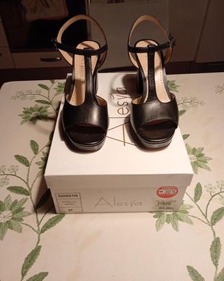 Sandali T-Strap Alesya in Vera Pelle Nera – Numero