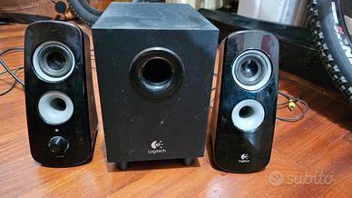 Subwoofer Logitech +  due amplificatori.