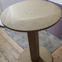 Tavolo in legno truciolato