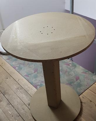 Tavolo in legno truciolato