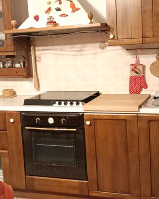 Cucina completa di elettrodomestici