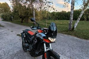 Aprilia tuareg 660