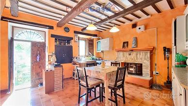 Ti innamorerai! Rustico romantico nel verde a Cing