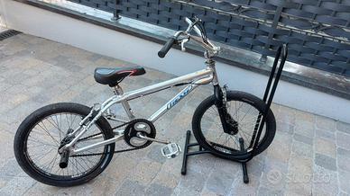 BICI BMX PRONTA ALL USO MANUBRIO GIRA DI  360•