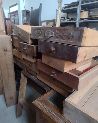 35 cassetti diversi