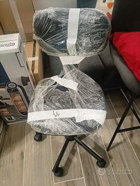 Sedia nera Ufficio con rotelle nuova.